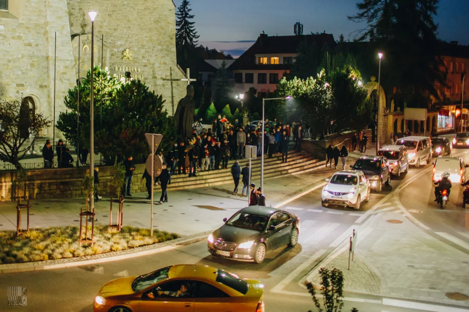 Strajk kobiet i kontrmanifestacja pod bazyliką - 27.10.2020 r. - zdjęcie 4