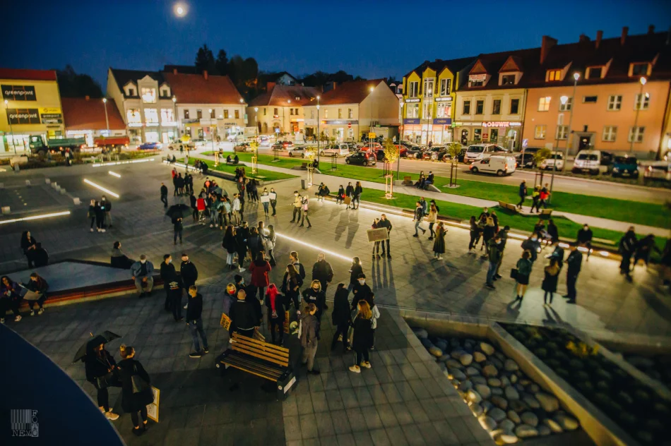 Strajk kobiet i kontrmanifestacja pod bazyliką - 27.10.2020 r. - zdjęcie 5