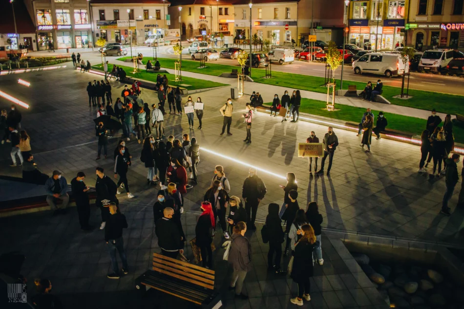Strajk kobiet i kontrmanifestacja pod bazyliką - 27.10.2020 r. - zdjęcie 6