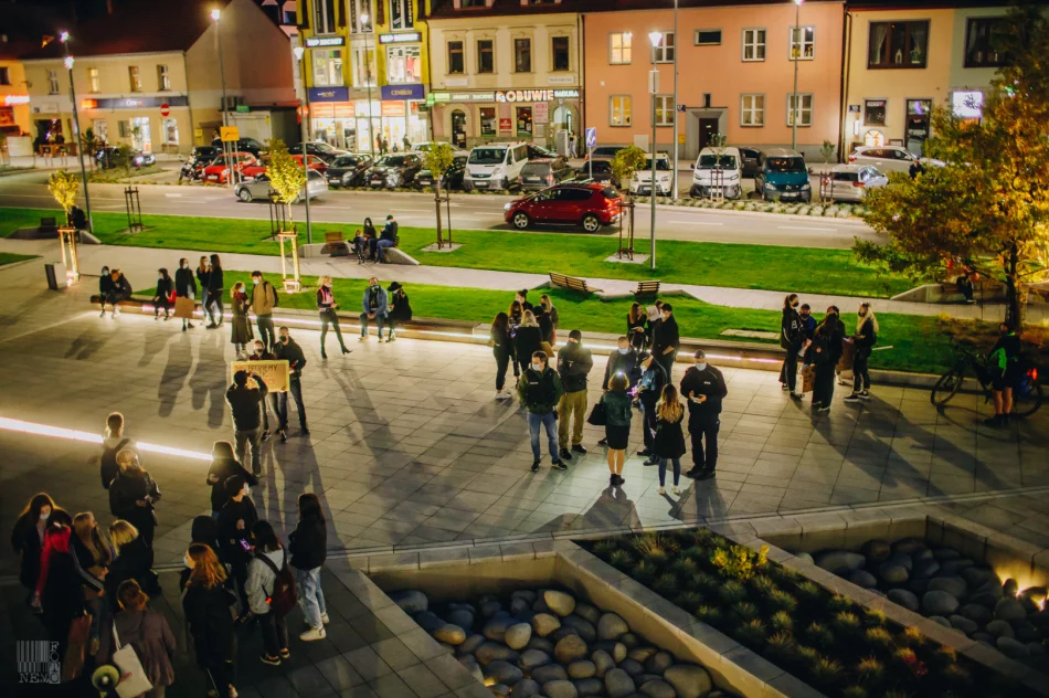 Strajk kobiet i kontrmanifestacja pod bazyliką - 27.10.2020 r. - zdjęcie 7