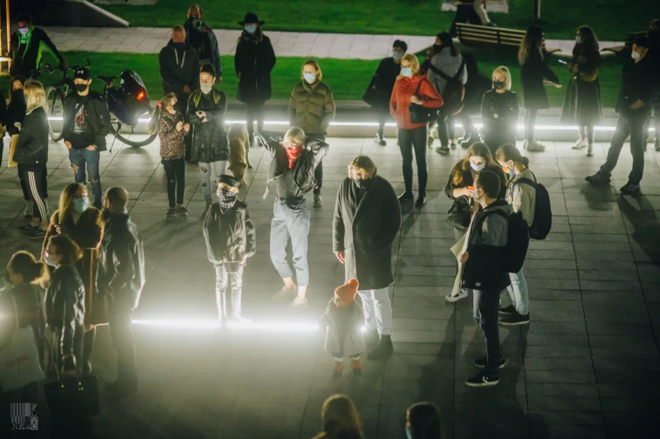 Strajk kobiet i kontrmanifestacja pod bazyliką - 27.10.2020 r. - zdjęcie 17