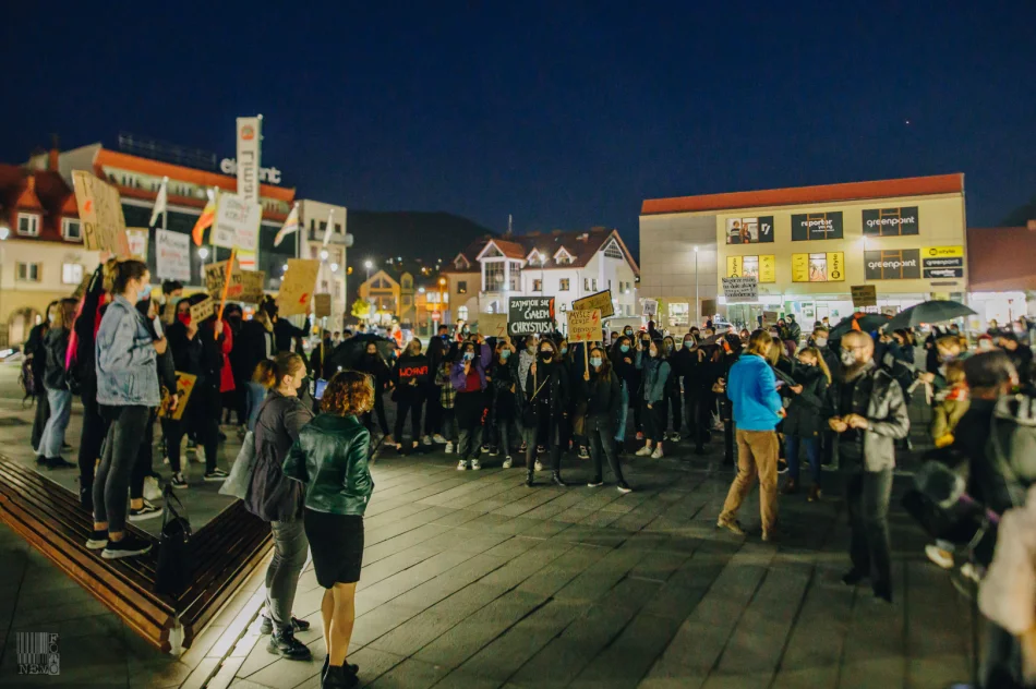 Strajk kobiet i kontrmanifestacja pod bazyliką - 27.10.2020 r. - zdjęcie 19