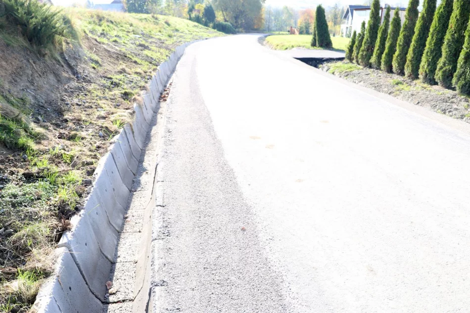 Dobiegła końca przebudowa drogi Męcina Rolna - zdjęcie 16