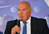 Polska: kolejna najwyższa liczba zgonów (ponad 300) i zakażeń (ponad 20 000), coraz mniej wolnych respiratorów i łóżek. Białoruś zamyka granice z Polską - zdjęcie główne