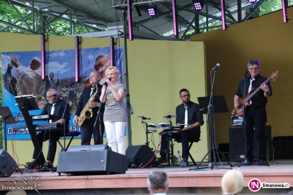 Spektakl oraz koncerty w Parku Miejskim - zdjęcie 2