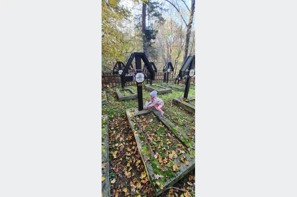 Znicze od dzieci na grobach Legionistów - zdjęcie 5