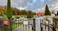 Wejścia na cmentarze otwarte, policja pilnuje Bazyliki - zdjęcie 2