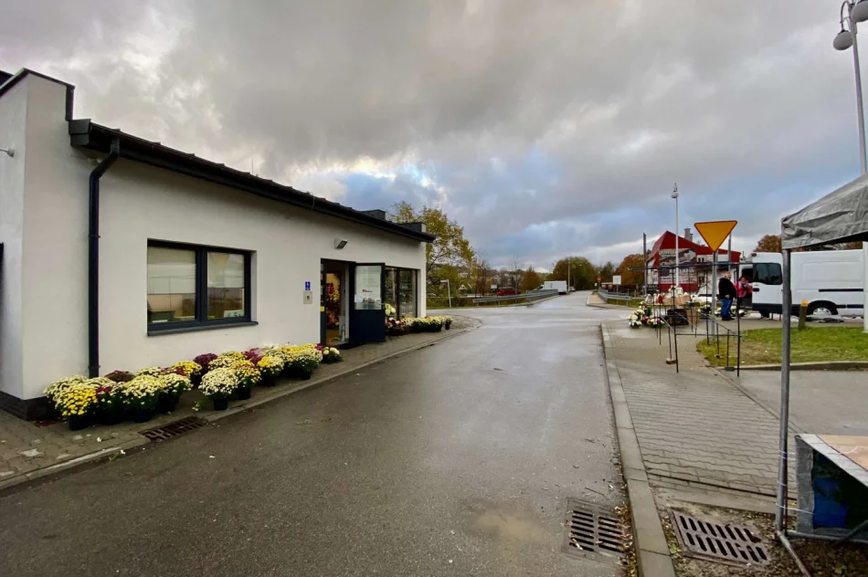 Wejścia na cmentarze otwarte, policja pilnuje Bazyliki - zdjęcie 3