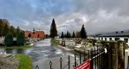 Wejścia na cmentarze otwarte, policja pilnuje Bazyliki - zdjęcie 4