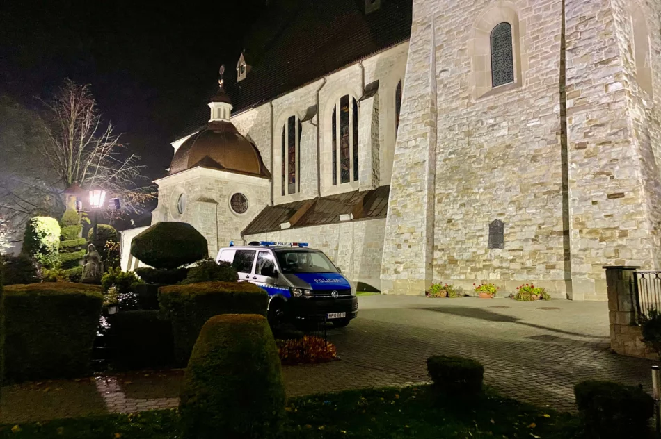 Wejścia na cmentarze otwarte, policja pilnuje Bazyliki - zdjęcie 5