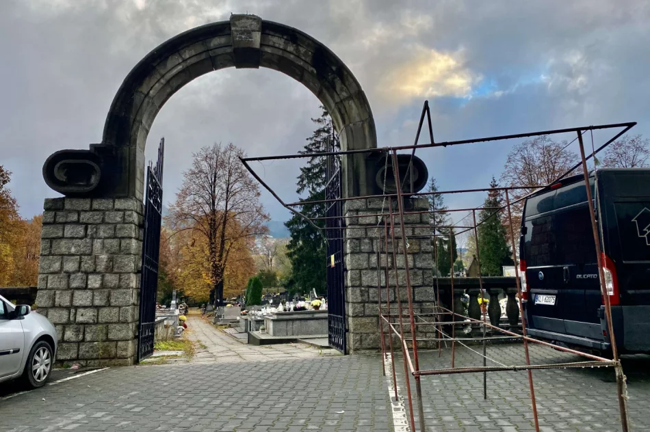 Wejścia na cmentarze otwarte, policja pilnuje Bazyliki - zdjęcie 6