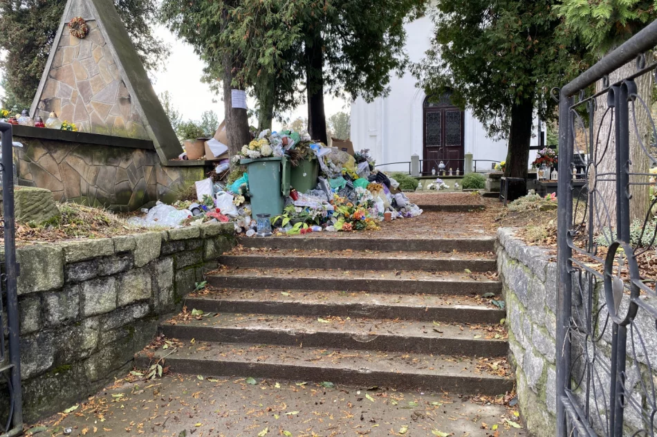 Wejścia na cmentarze otwarte, policja pilnuje Bazyliki - zdjęcie 13