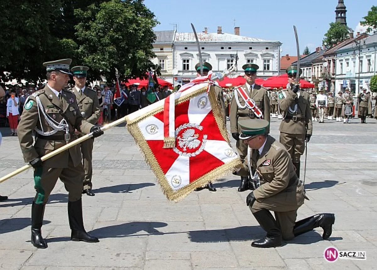 Słowa na sztandarze Bóg, Honor, Ojczyzna dla polskiego żołnierza są najważniejsze