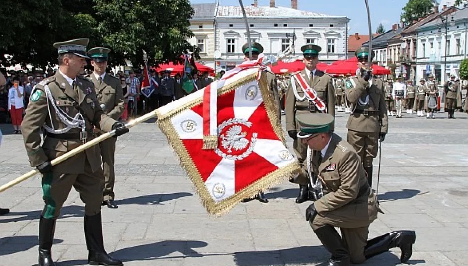 Słowa na sztandarze Bóg, Honor, Ojczyzna dla polskiego żołnierza są najważniejsze - zdjęcie 1