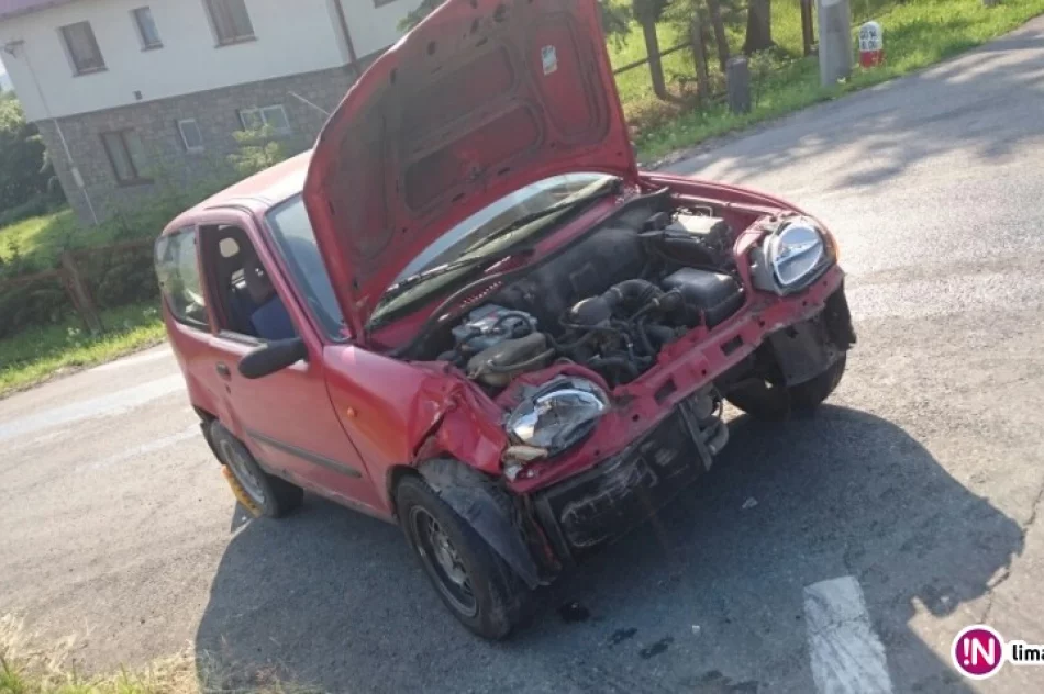 Zderzenie na 'krajówce', dwie osoby zostały poszkodowane - zdjęcie 2