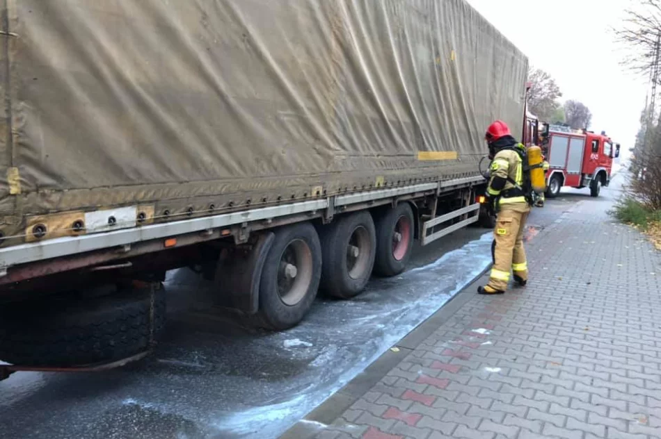 Wybuch opony w naczepie doprowadził do pożaru - zdjęcie 2