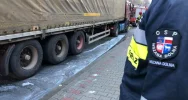 Wybuch opony w naczepie doprowadził do pożaru - zdjęcie 3