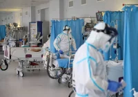 Ministerstwo Zdrowia - koronawirus: rekord zakażeń (ponad 27 000) i duża liczba zgonów. Norwegia zaostrza restrykcje - w tym dla Polaków - zdjęcie główne