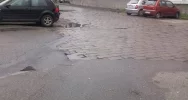 Znak stoi chociaż tu za parkowanie płacić nie trzeba - zdjęcie 2