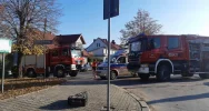 Zderzenie dwóch pojazdów na skrzyżowaniu, samochód dostawczy wywrócił się na bok - zdjęcie 3