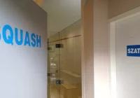 Uszkodzenie ściany przyczyną zamknięcia kortu do squasha - zdjęcie główne