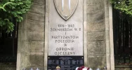 Strzelcy na grobach żołnierskich - zdjęcie 2