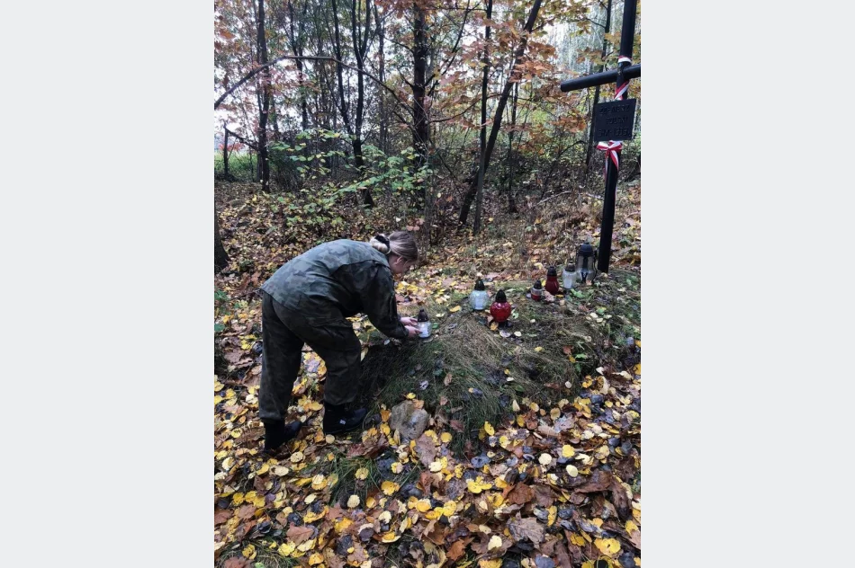 Strzelcy na grobach żołnierskich - zdjęcie 5