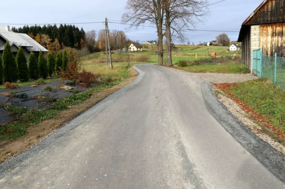 Za niespełna 2 mln zł przebudowano 3 km drogi - zdjęcie 15