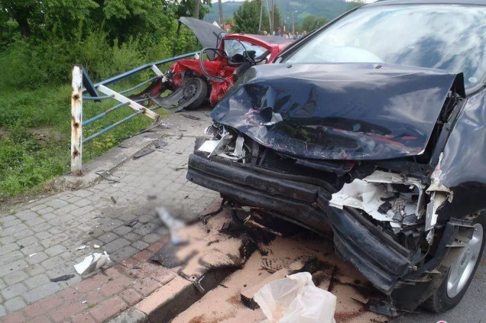 Auta do kasacji - wypadek w Łącku - zdjęcie 3