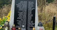 Chryzantemy w miejscach pamięci narodowej - zdjęcie 4