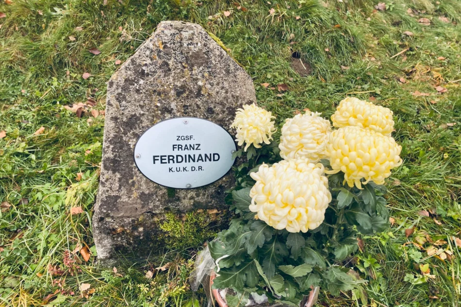 Chryzantemy w miejscach pamięci narodowej - zdjęcie 15