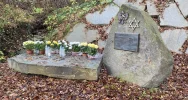 Gmina złożyła chryzantemy od poszkodowanych przedsiębiorców w miejscach pamięci - zdjęcie 4