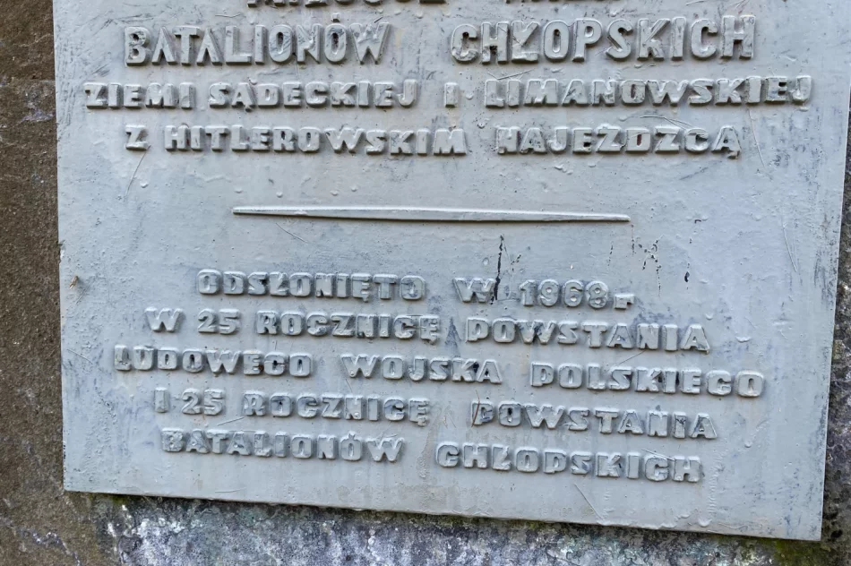 Gmina złożyła chryzantemy od poszkodowanych przedsiębiorców w miejscach pamięci - zdjęcie 7