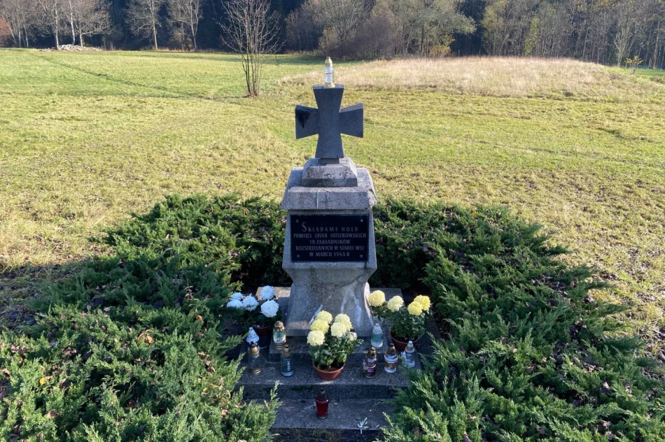 Gmina złożyła chryzantemy od poszkodowanych przedsiębiorców w miejscach pamięci - zdjęcie 11