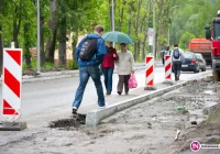 Potwierdziły się obawy: wszędzie błoto, więc chodzą ulicą - zdjęcie główne