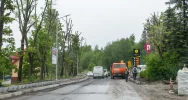 Potwierdziły się obawy: wszędzie błoto, więc chodzą ulicą - zdjęcie 4