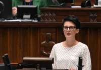 Urszula Nowogórska głosowała przeciwko podniesieniu 500+. Wyjaśnia powody - zdjęcie główne