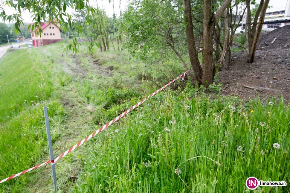 Ogrodzenie przy basenie rozebrane. 'Chcą uniknąć odpowiedzialności?' - zdjęcie 2