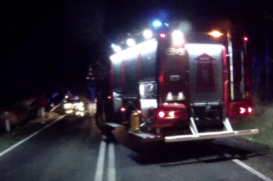 Kierowca stracił panowanie, Audi dachowało w przydrożnym rowie - zdjęcie 3