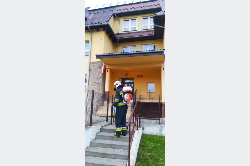 Druhowie z jednostek OSP dezynfekują miejsca publiczne na terenie gminy - zdjęcie 2