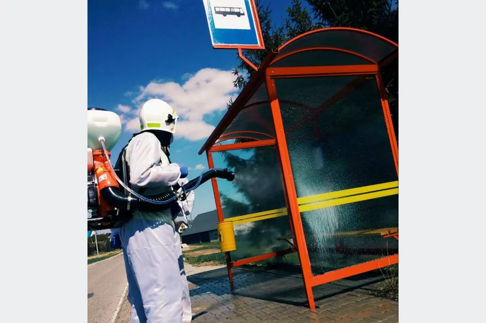 Druhowie z jednostek OSP dezynfekują miejsca publiczne na terenie gminy - zdjęcie 4