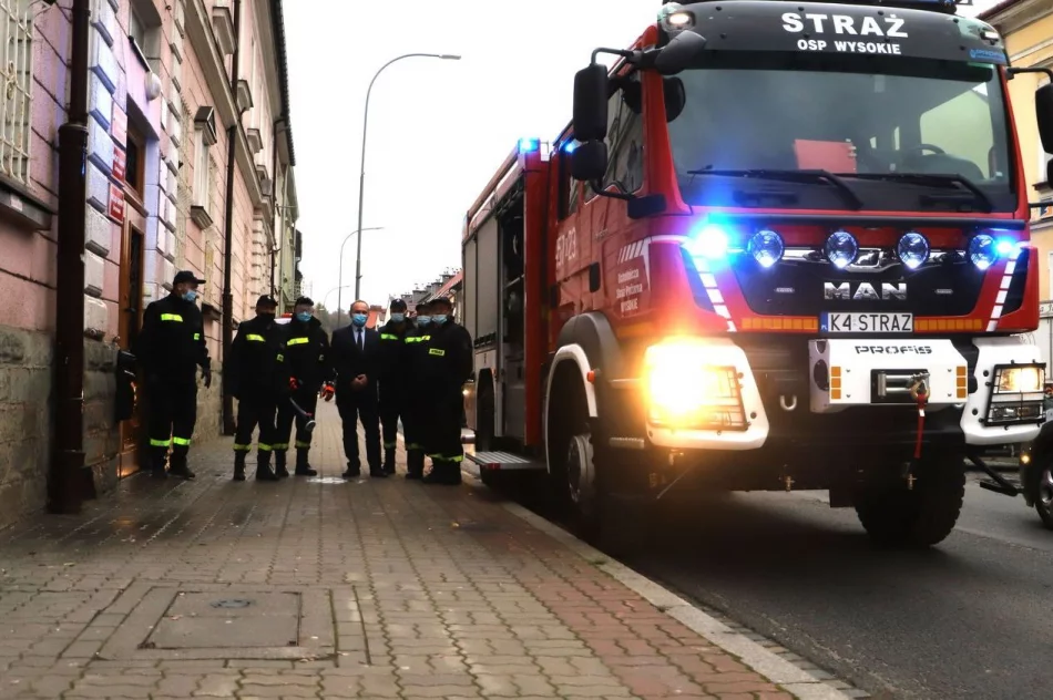 Druhowie z jednostek OSP dezynfekują miejsca publiczne na terenie gminy - zdjęcie 6