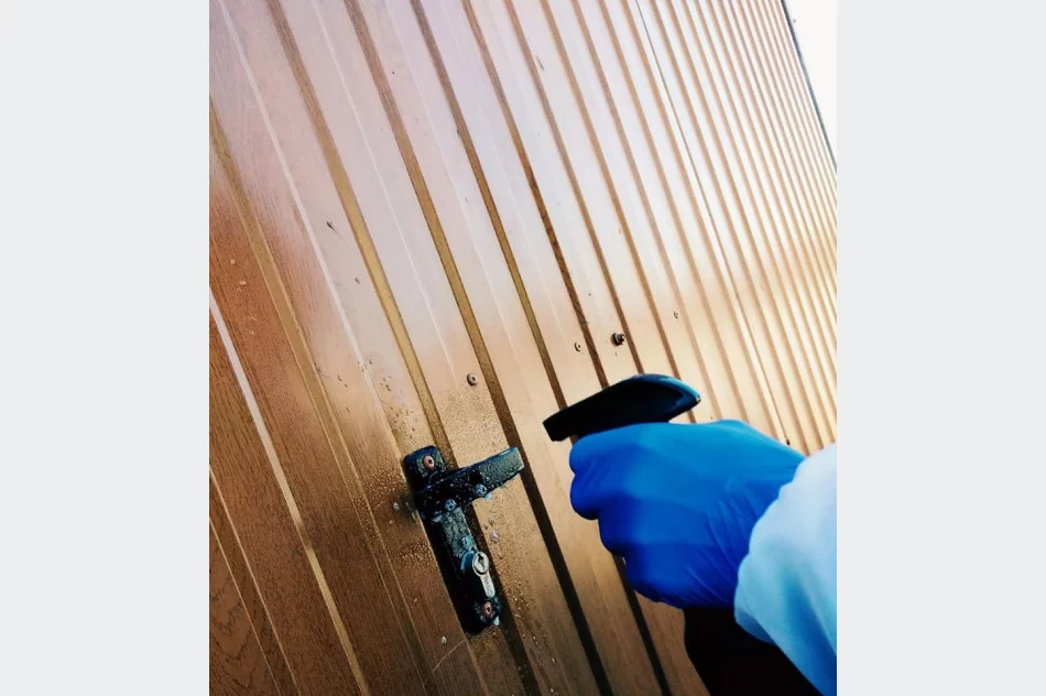 Druhowie z jednostek OSP dezynfekują miejsca publiczne na terenie gminy - zdjęcie 8