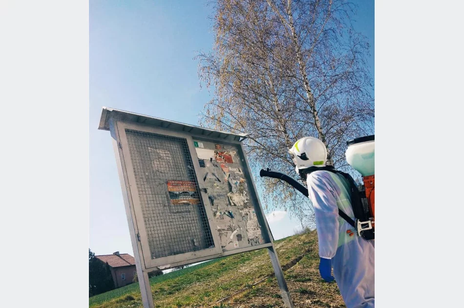 Druhowie z jednostek OSP dezynfekują miejsca publiczne na terenie gminy - zdjęcie 10