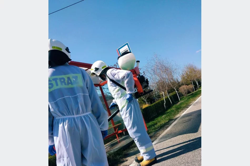 Druhowie z jednostek OSP dezynfekują miejsca publiczne na terenie gminy - zdjęcie 14