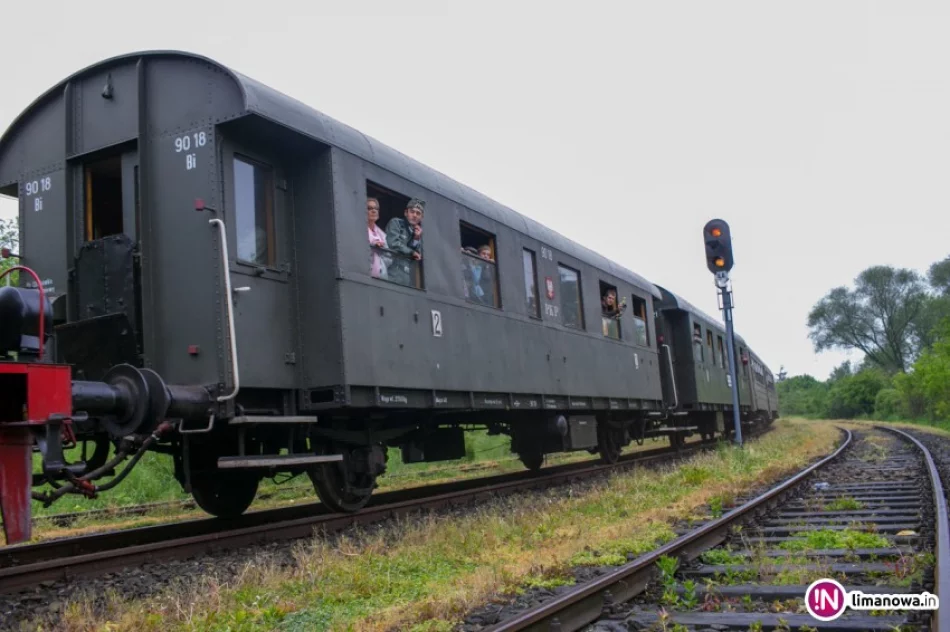 Majówce z pociągiem retro przeszkodziła pogoda i… śliskie tory - zdjęcie 2