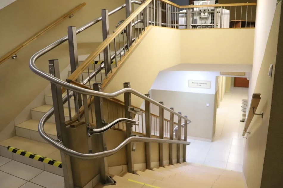 Budynek Urzędu Gminy Limanowa coraz bardziej przyjazny osobom niepełnosprawnym - zdjęcie 3