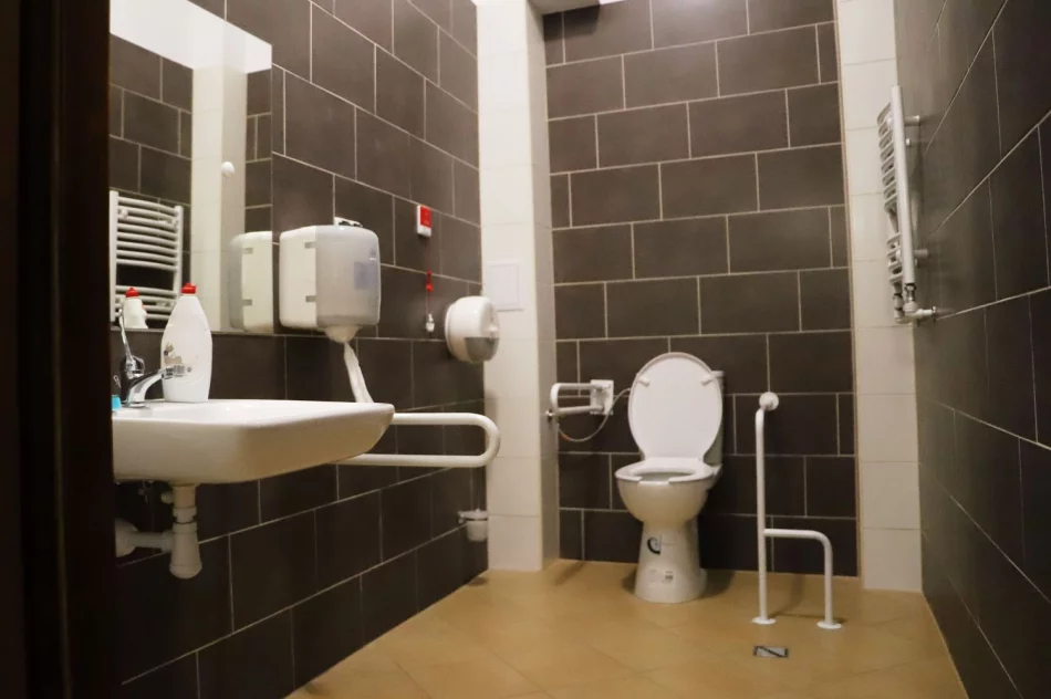 Budynek Urzędu Gminy Limanowa coraz bardziej przyjazny osobom niepełnosprawnym - zdjęcie 5