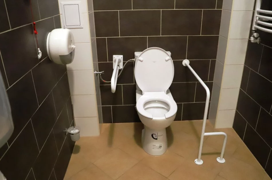 Budynek Urzędu Gminy Limanowa coraz bardziej przyjazny osobom niepełnosprawnym - zdjęcie 7