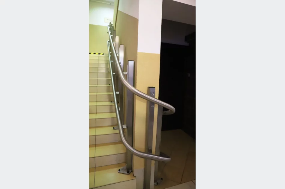 Budynek Urzędu Gminy Limanowa coraz bardziej przyjazny osobom niepełnosprawnym - zdjęcie 8